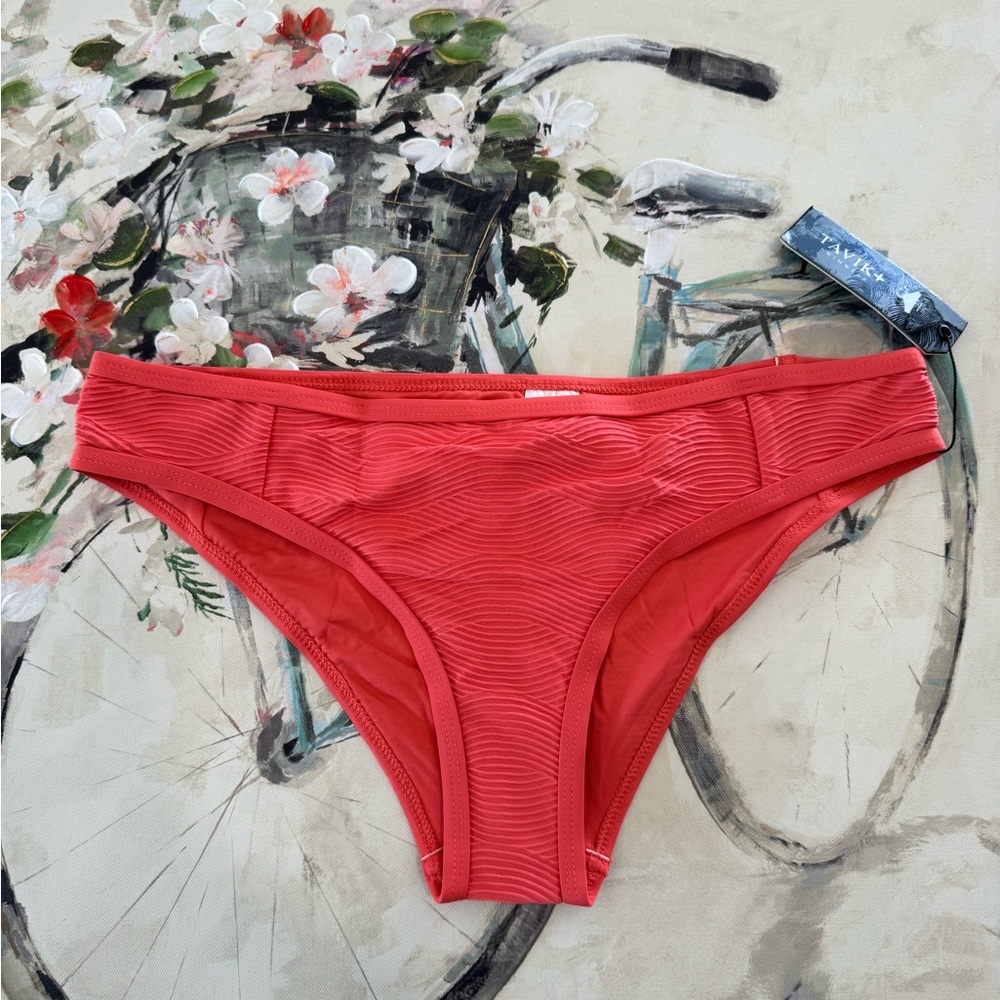 BUNDLE 2 ITEMS FOR $8✨
🤍 TAVIK Jayden full swim bottom textured amalfi camellia